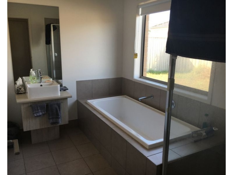 11 Cantwell Drive, Sale VIC 3850