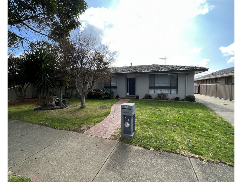 13 Araluen Drive, Sale VIC 3850