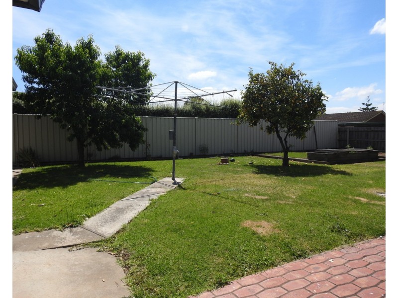 13 Araluen Drive, Sale VIC 3850