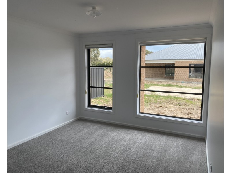 33 Hardie Place, Stratford VIC 3862