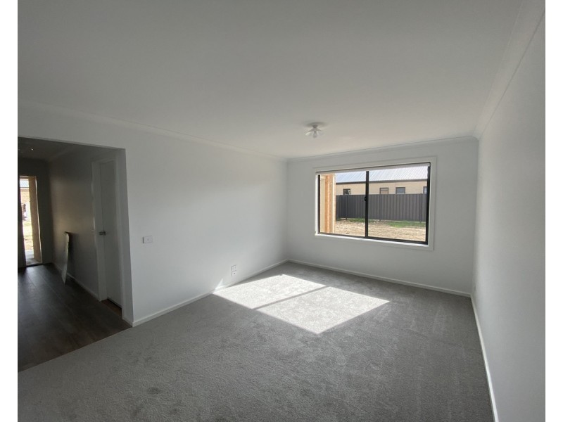 33 Hardie Place, Stratford VIC 3862