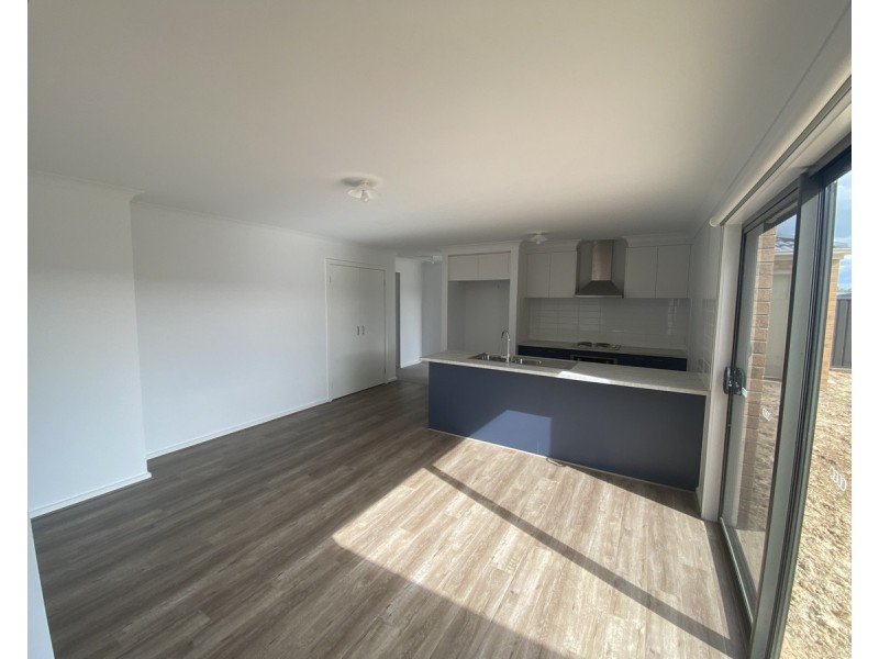 33 Hardie Place, Stratford VIC 3862