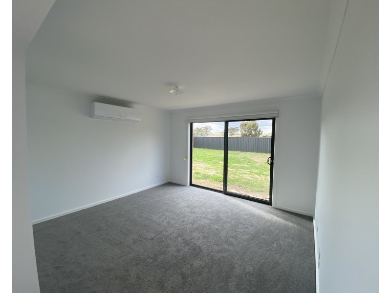 33 Hardie Place, Stratford VIC 3862