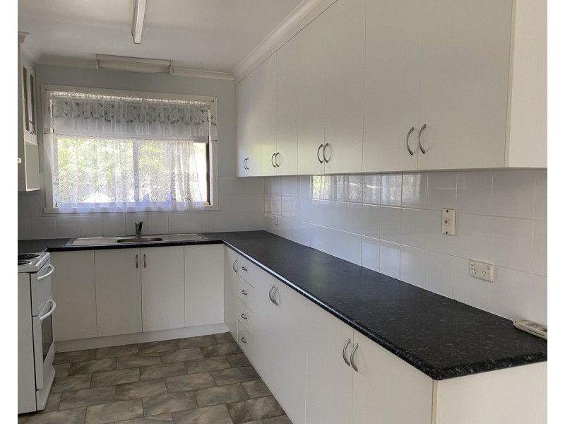 38 Ellen Avenue, Seaspray VIC 3851