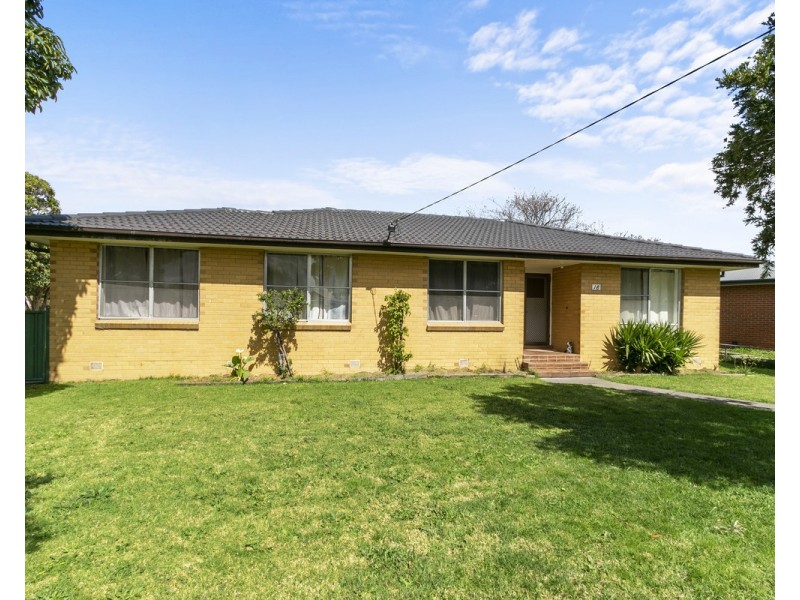 18 Glomar Grove, Sale VIC 3850