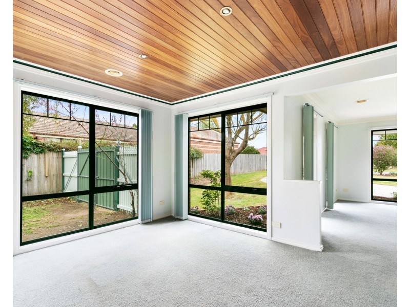 4 Woodburne Drive, Sale VIC 3850