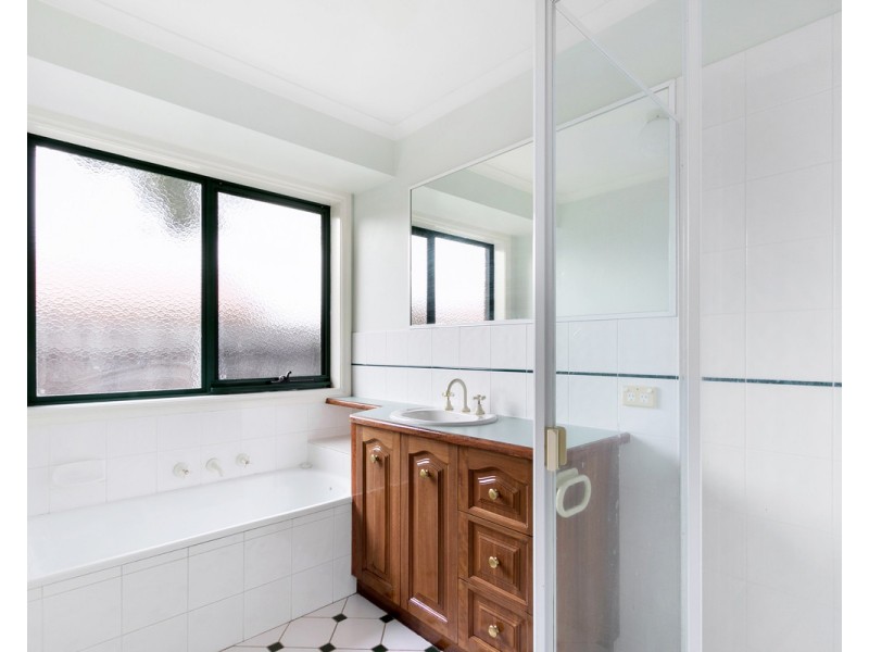 4 Woodburne Drive, Sale VIC 3850