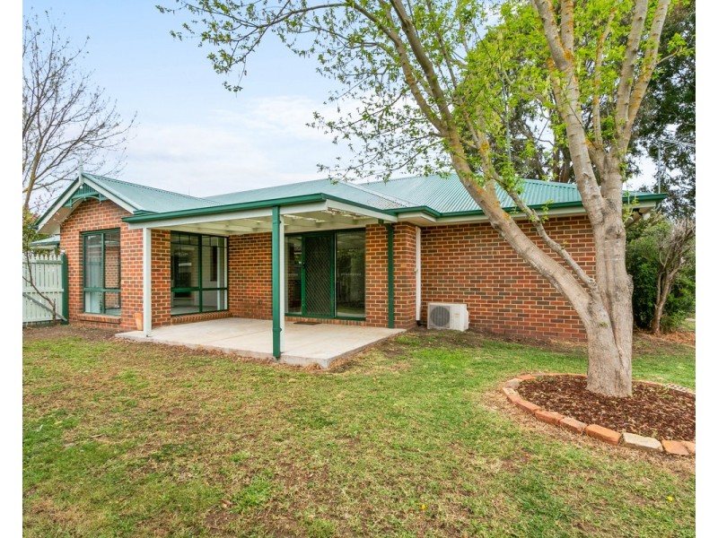 4 Woodburne Drive, Sale VIC 3850
