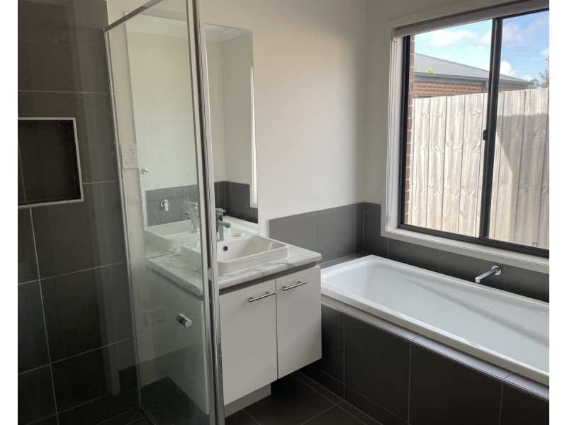 1 Peters Drive, Stratford VIC 3862