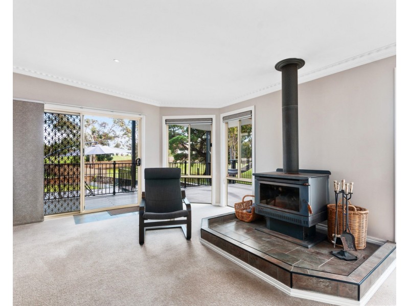 9 Pinetree Court, Seaspray VIC 3851