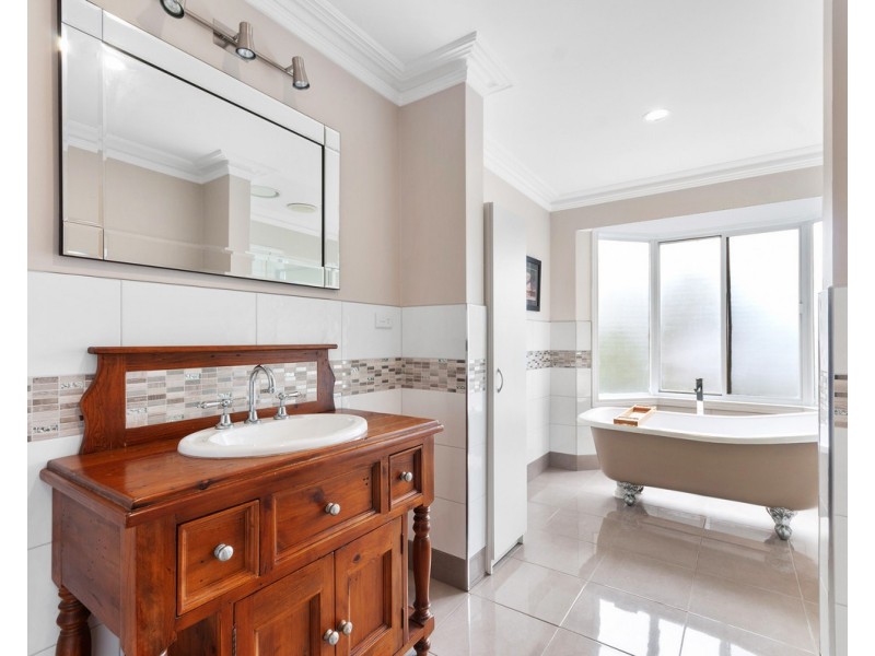 9 Pinetree Court, Seaspray VIC 3851