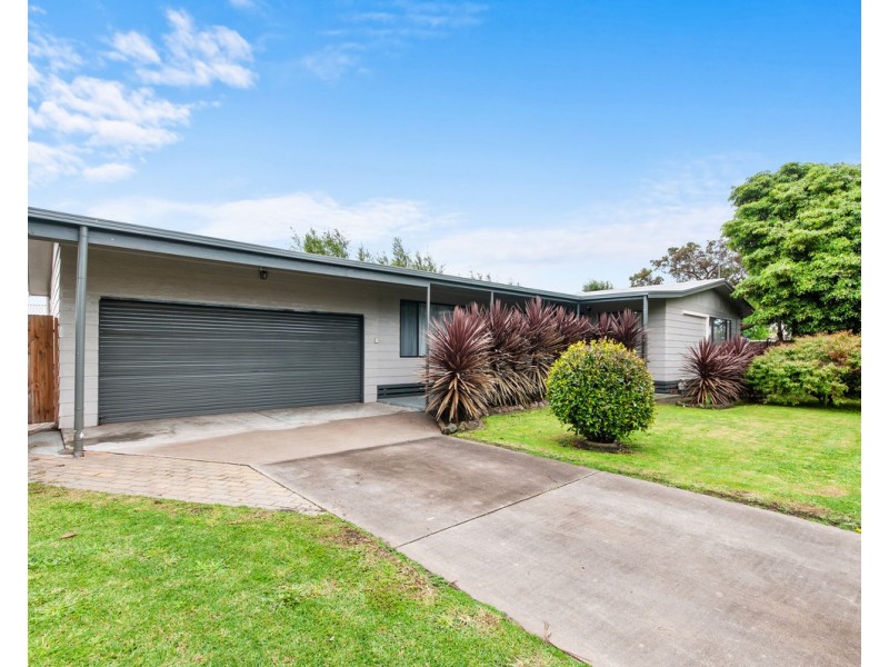 11 Ellen Way, Sale VIC 3850