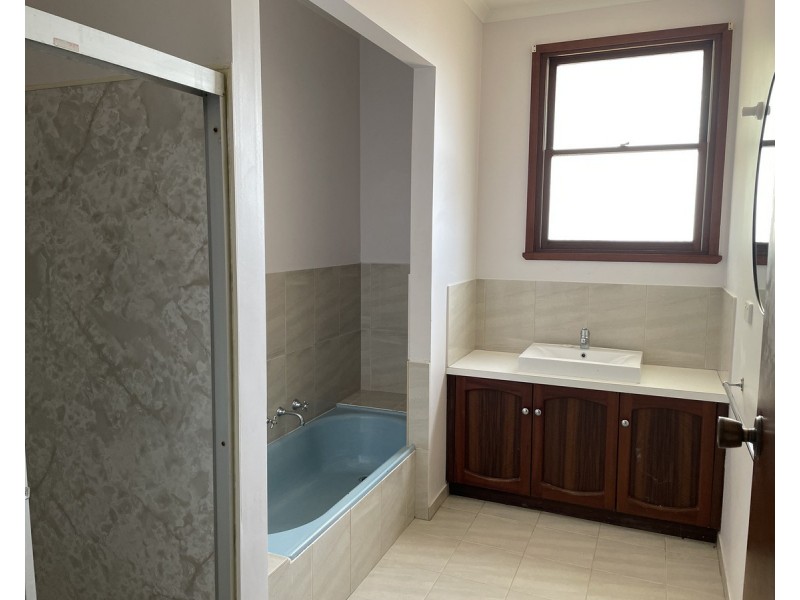 12 Nicholson Street, Sale VIC 3850