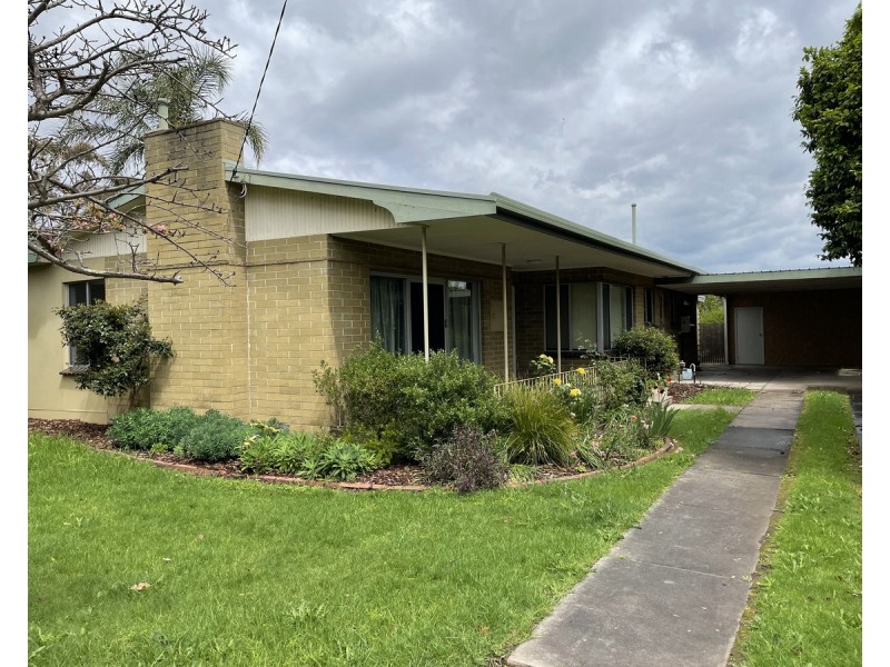 11 McGhee Street, Sale VIC 3850
