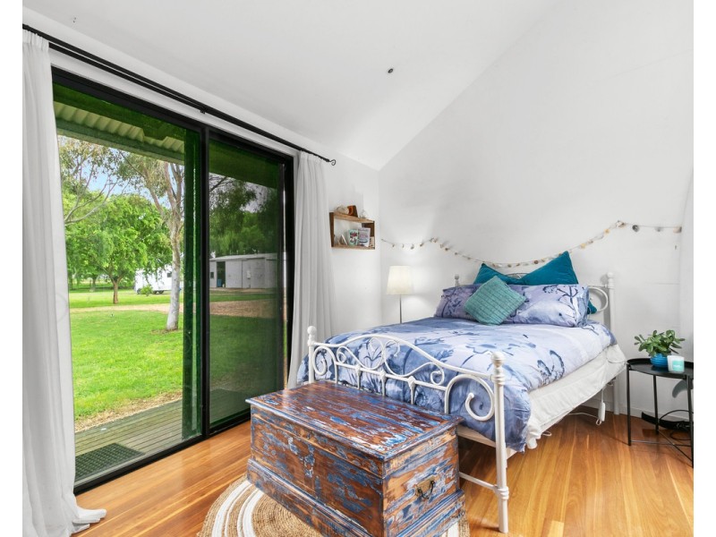 202 Gibsons Road, Sale VIC 3850