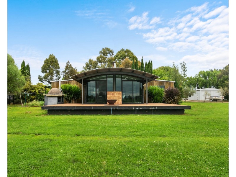 202 Gibsons Road, Sale VIC 3850