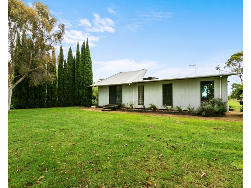 202 Gibsons Road, Sale VIC 3850