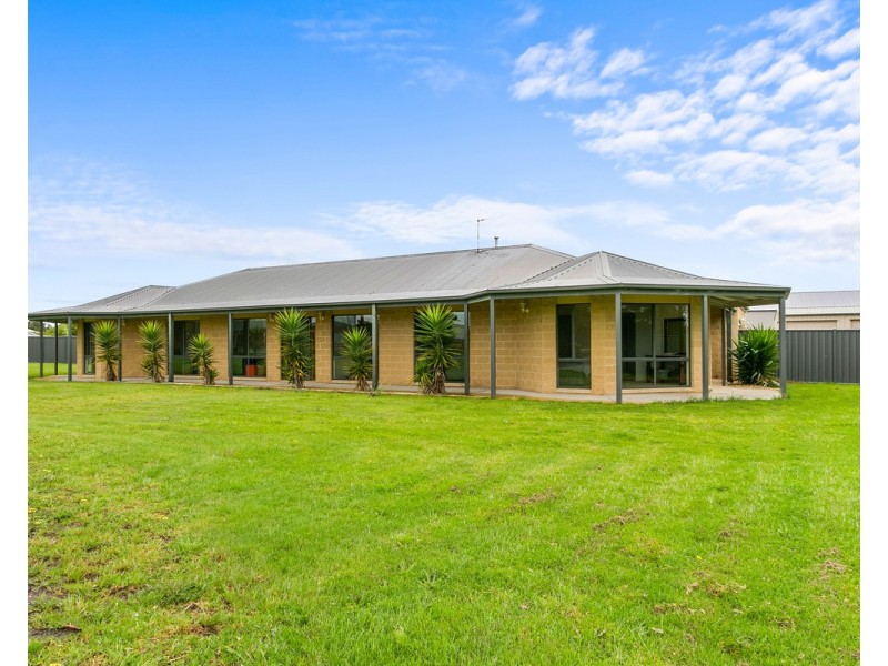 43 Counahan Drive, Wurruk VIC 3850