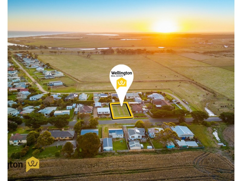 79 Main Road, Seaspray VIC 3851