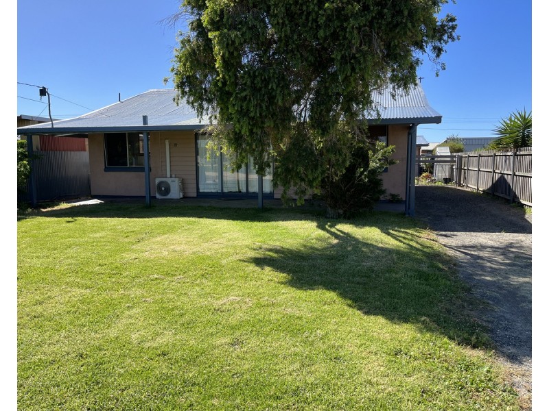 22 Ellen Avenue, Seaspray VIC 3851