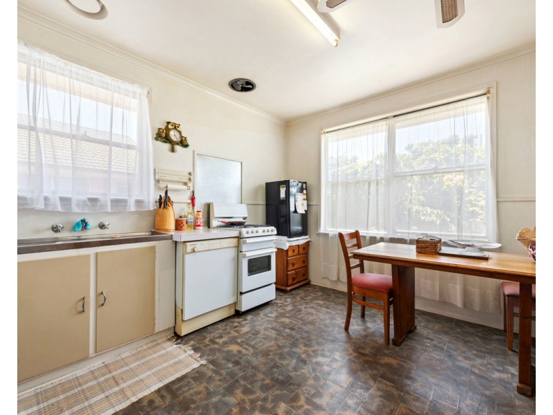 17 Alexandra Avenue, Sale VIC 3850