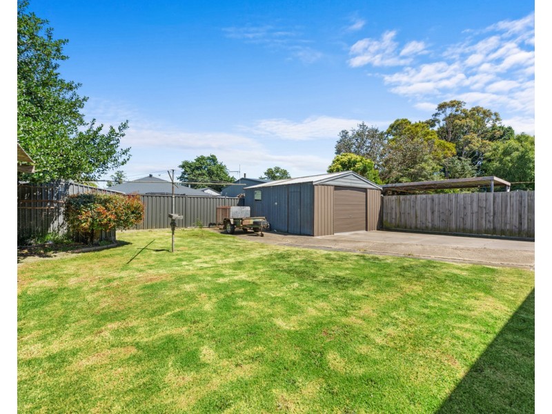 17 Alexandra Avenue, Sale VIC 3850