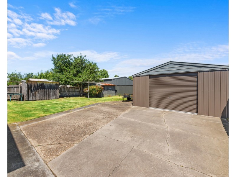 17 Alexandra Avenue, Sale VIC 3850
