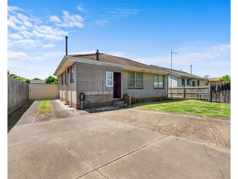 17 Alexandra Avenue, Sale VIC 3850