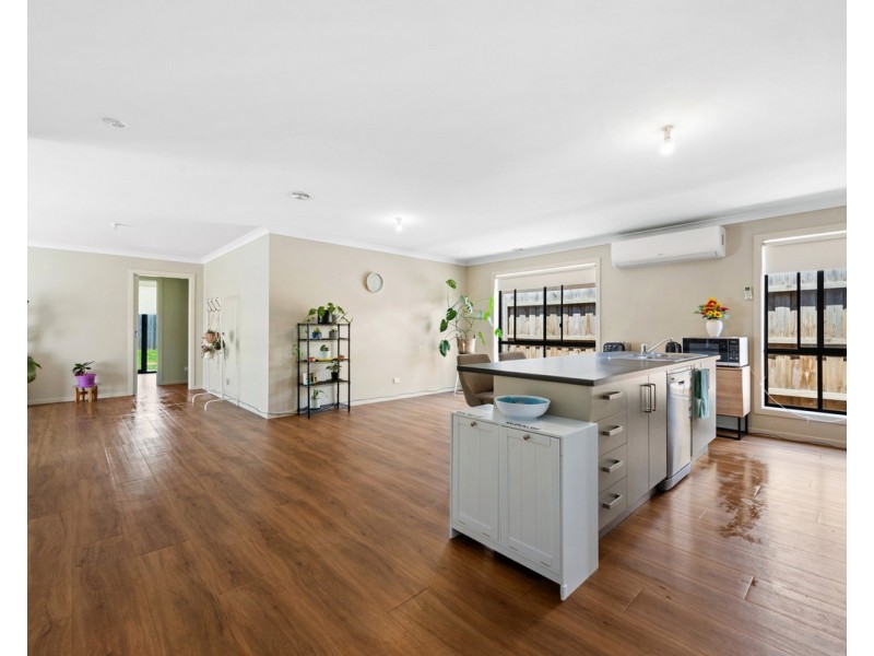27 Woondella Boulevard, Sale VIC 3850