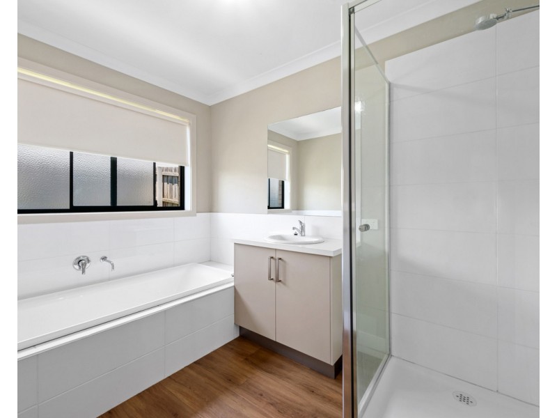 27 Woondella Boulevard, Sale VIC 3850