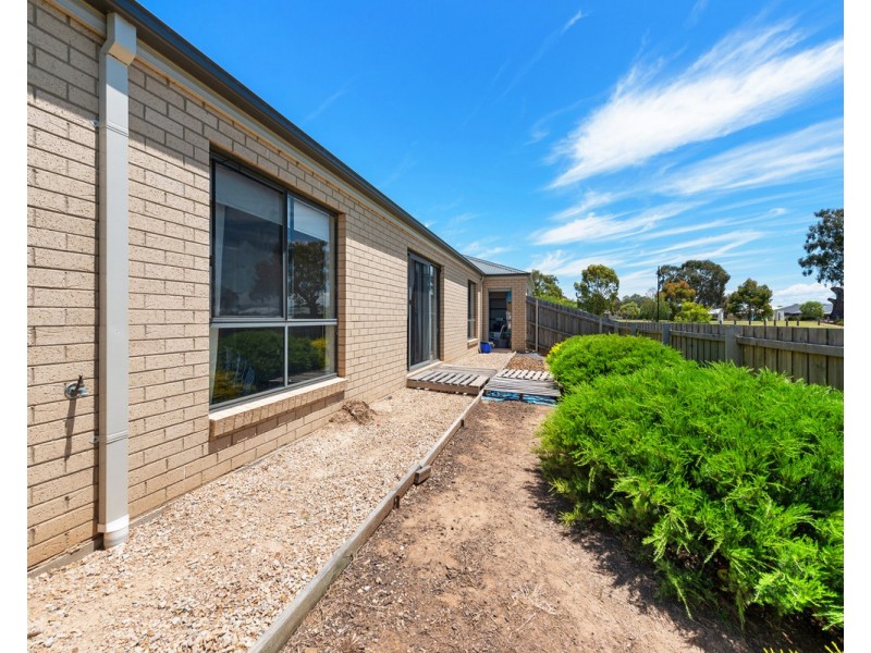27 Woondella Boulevard, Sale VIC 3850