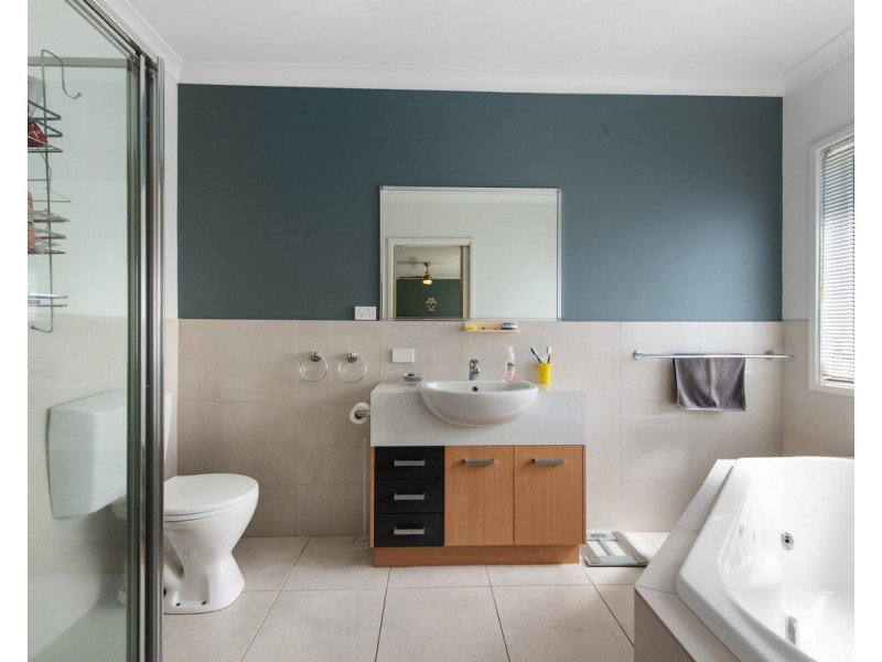 30 Krista Court, Sale VIC 3850