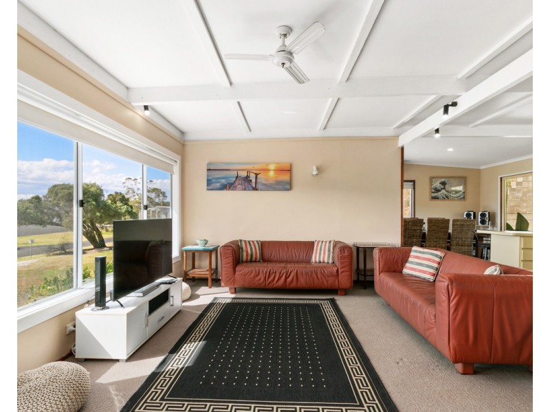 41 Seagull Drive, Loch Sport VIC 3851