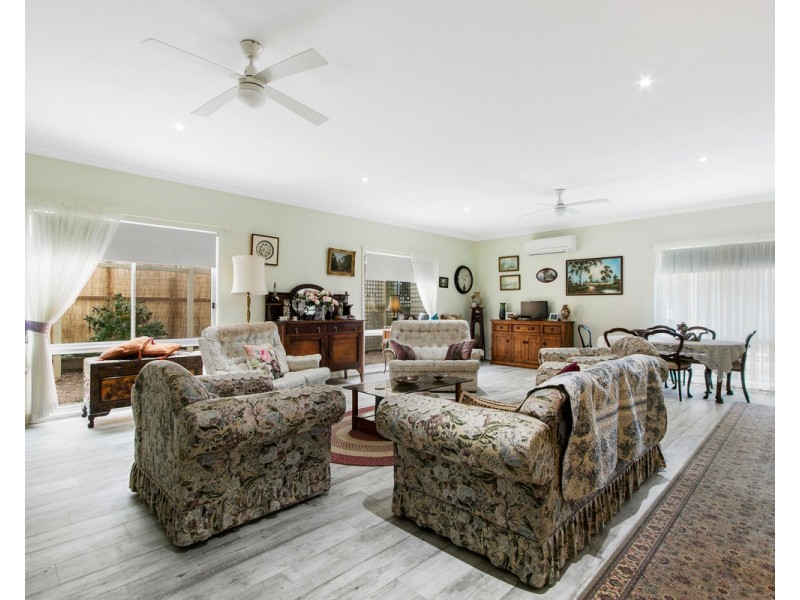 60-62 Sea Breeze Avenue, Golden Beach VIC 3851