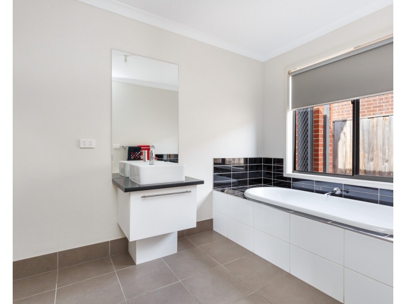 14 Woondella Boulevard, Sale VIC 3850