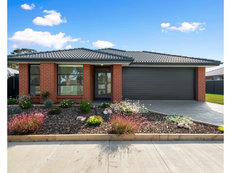 101 Lee Street, Stratford VIC 3862