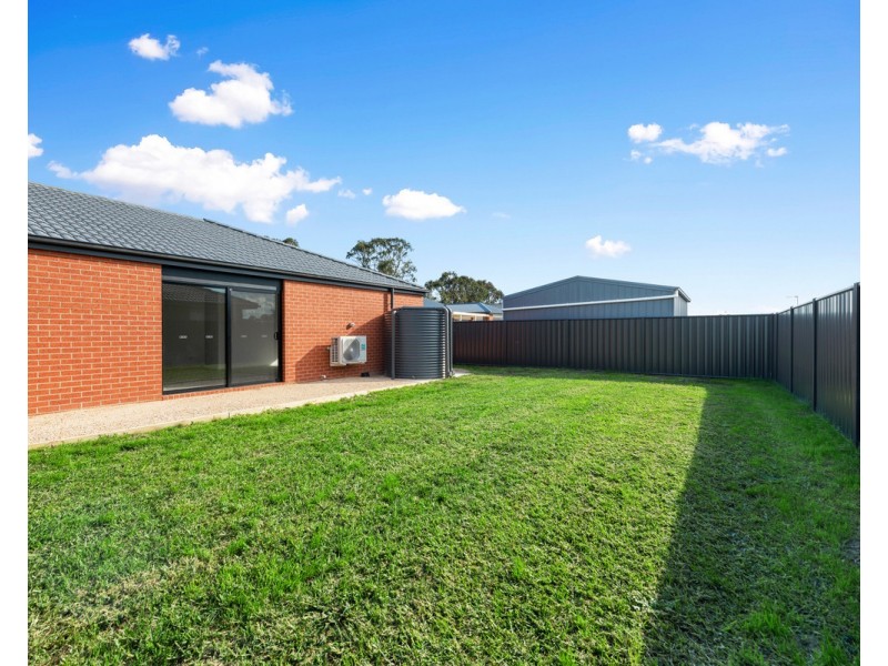 101 Lee Street, Stratford VIC 3862