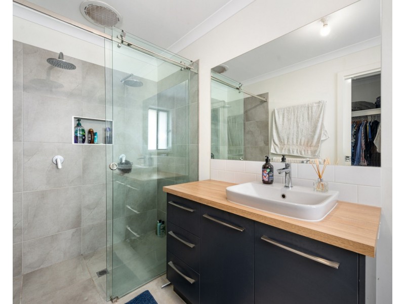 44 Hampton Court, Longford VIC 3851