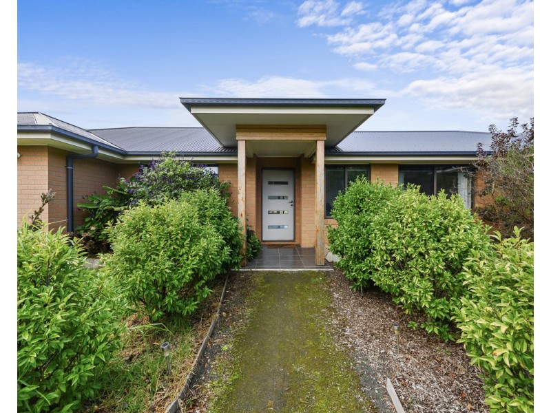 44 Hampton Court, Longford VIC 3851