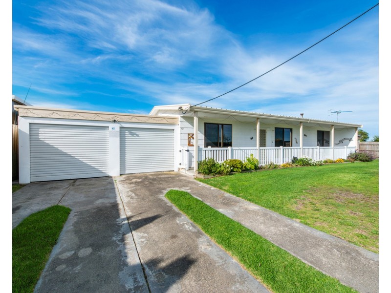 42 Ellen Avenue, Seaspray VIC 3851