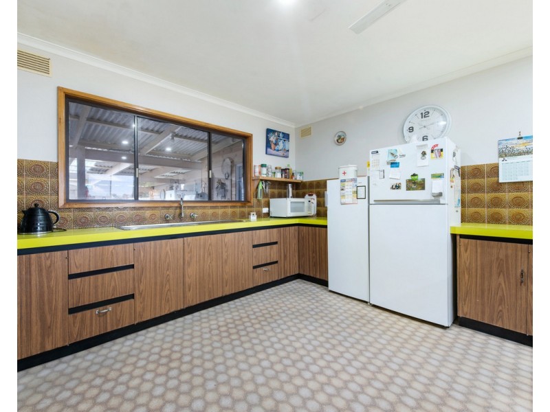 42 Ellen Avenue, Seaspray VIC 3851