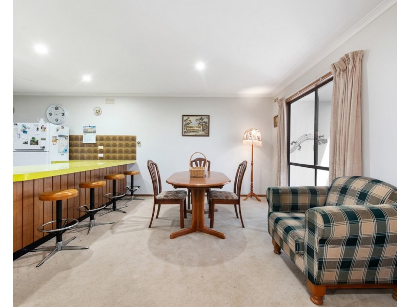 42 Ellen Avenue, Seaspray VIC 3851