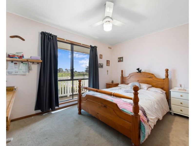 42 Ellen Avenue, Seaspray VIC 3851