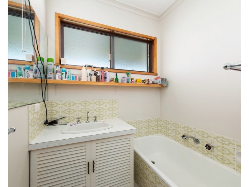 42 Ellen Avenue, Seaspray VIC 3851