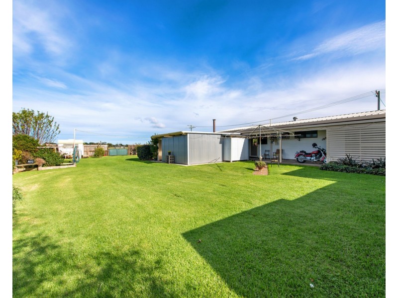 42 Ellen Avenue, Seaspray VIC 3851