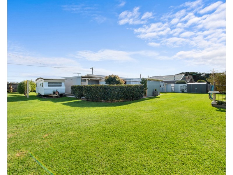 42 Ellen Avenue, Seaspray VIC 3851