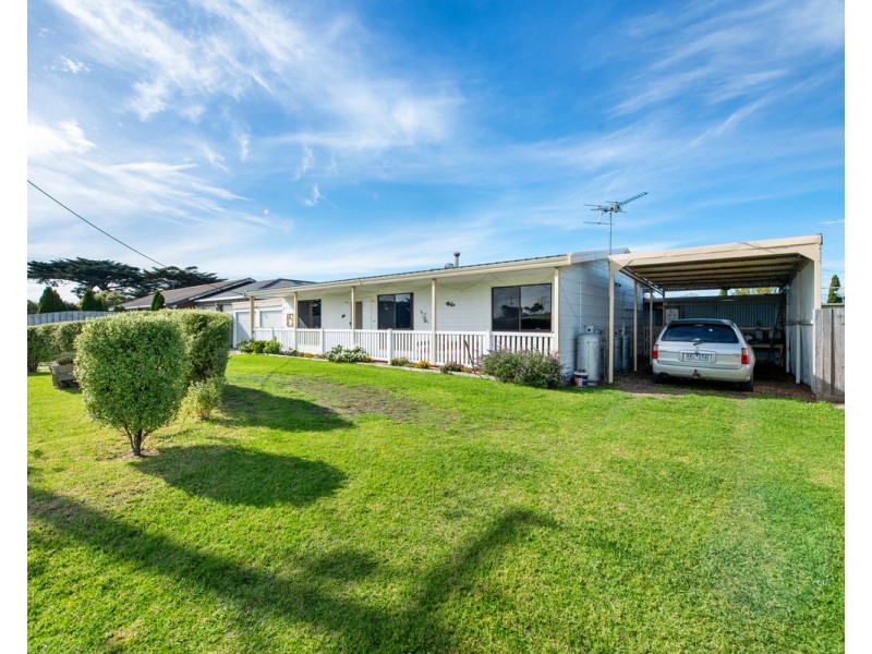 42 Ellen Avenue, Seaspray VIC 3851