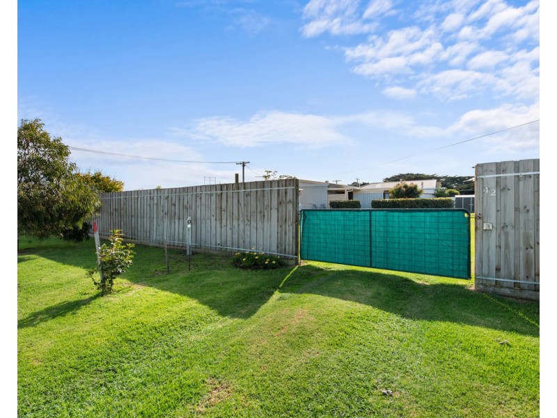 42 Ellen Avenue, Seaspray VIC 3851