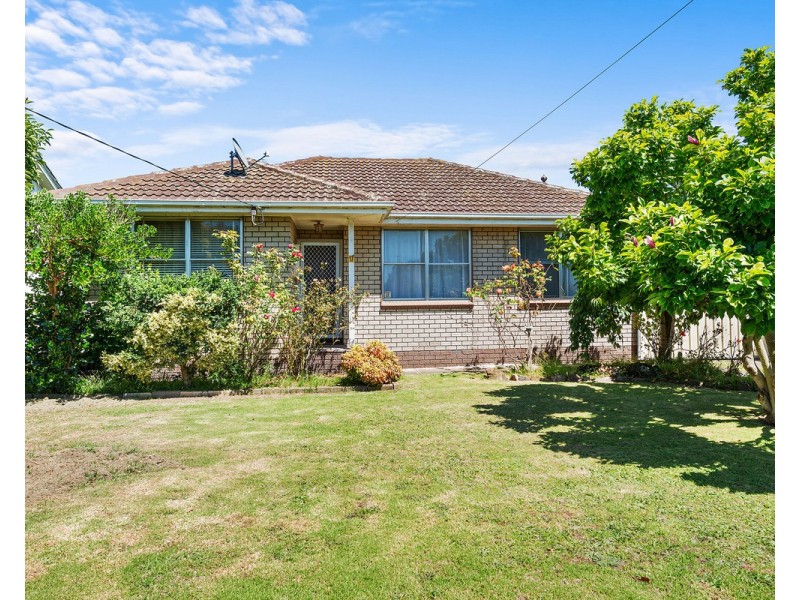 17 Alexandra Avenue, Sale VIC 3850