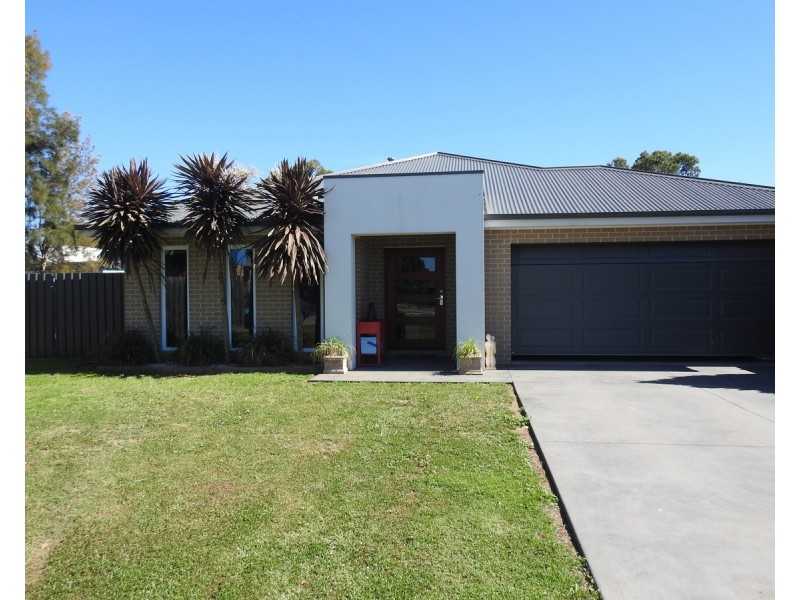 8 Melanie Court, Sale VIC 3850